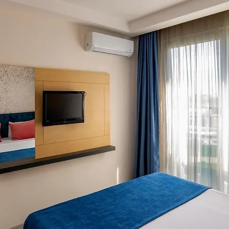 מלון Royal Towers Lara Kemeragzi