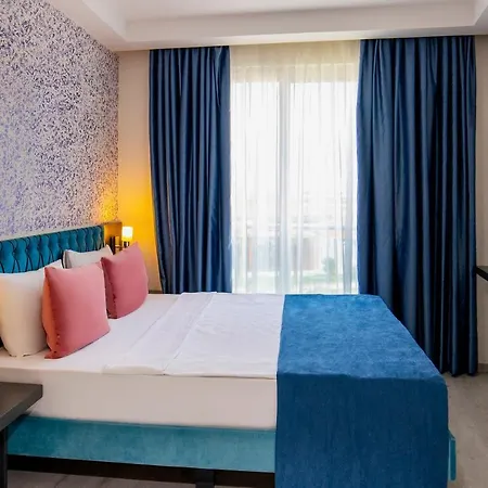 מלון Royal Towers Lara *