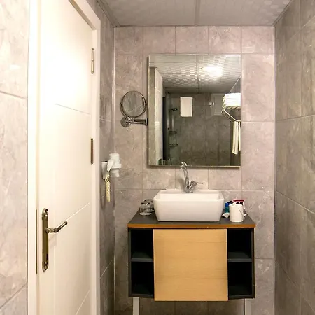 מלון Royal Towers Lara Kemeragzi