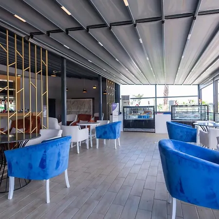 Royal Towers Lara מלון Kemeragzi