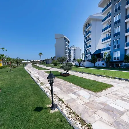 מלון Royal Towers Lara