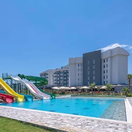 Royal Towers Lara מלון *