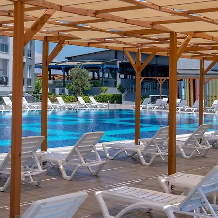 Royal Towers Lara מלון Kemeragzi