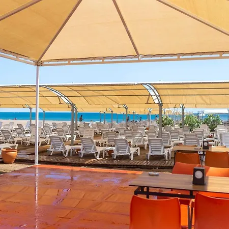 Royal Towers Lara מלון