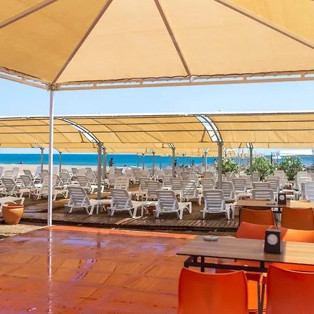 Royal Towers Lara מלון