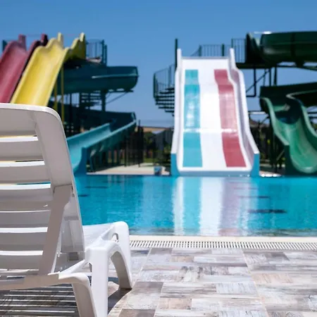 Royal Towers Lara מלון