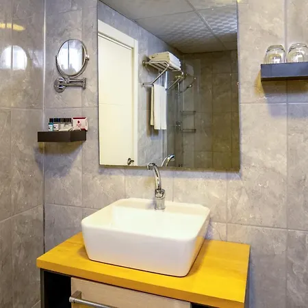 מלון Royal Towers Lara Kemeragzi