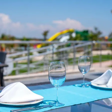 Royal Towers Lara ホテル