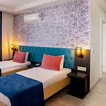 Royal Towers Lara فندق
