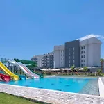 Royal Towers Lara فندق *