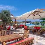 Royal Towers Lara فندق Kemeragzi